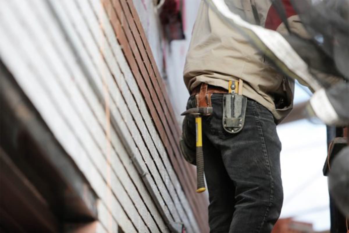 Choosing The Right Roofing Contractors